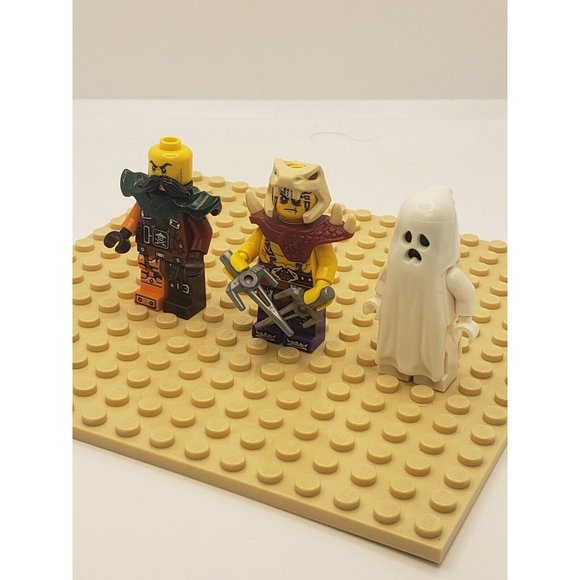 LEGO Lot 3 Mixed Minifigure Glow in Dark Ghost 9467 + two Other Figs C0496 - Picture 2 of 12